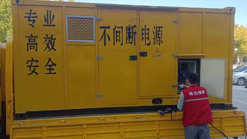 英山柴油发电机组和UPS电源配合使用时，如何避免切换过程中的电力中断？